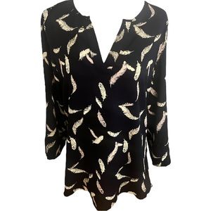 41 Hawthorn V-neck 3/4 Sleeve Feather Print Top